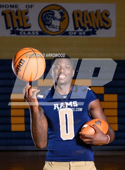 Thumbnail 2 in 2023-24 MaxPreps National Male Player of the Year (Kendre Harrison) photogallery.