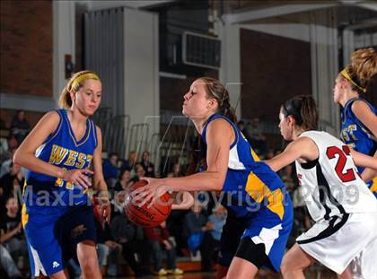 Thumbnail 3 in West Seneca West vs Niagara-Wheatfield (Class AA Playoffs)  photogallery.
