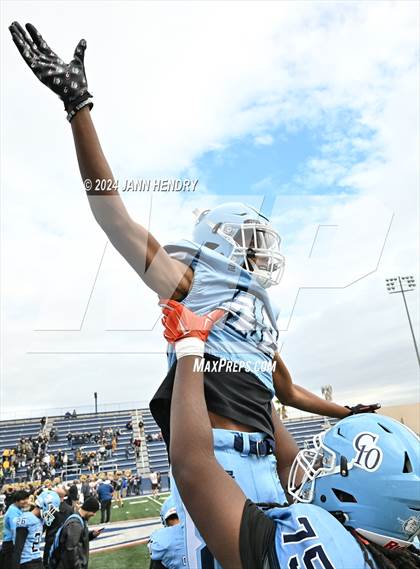Thumbnail 3 in Centennial vs. Galena (NIAA 5A Division3 Final) photogallery.