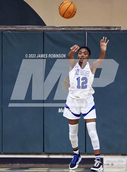 Thumbnail 3 in Ribault vs Ridgeview (Battle For the Island) photogallery.