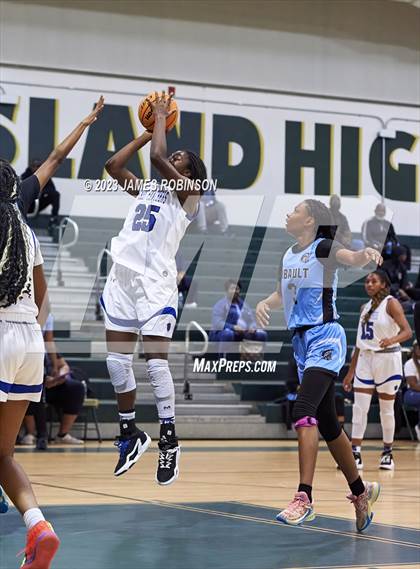 Thumbnail 3 in Ribault vs Ridgeview (Battle For the Island) photogallery.