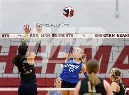 Thumbnail 3 in Gunter vs. Whitesboro (UIL 3A Volleyball Area Playoff) photogallery.