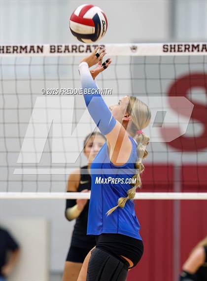 Thumbnail 2 in Gunter vs. Whitesboro (UIL 3A Volleyball Area Playoff) photogallery.
