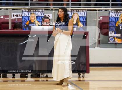 Thumbnail 1 in Gunter vs. Whitesboro (UIL 3A Volleyball Area Playoff) photogallery.