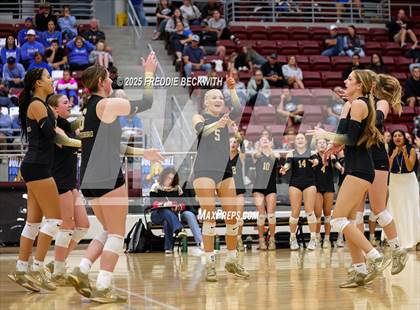 Thumbnail 1 in Gunter vs. Whitesboro (UIL 3A Volleyball Area Playoff) photogallery.