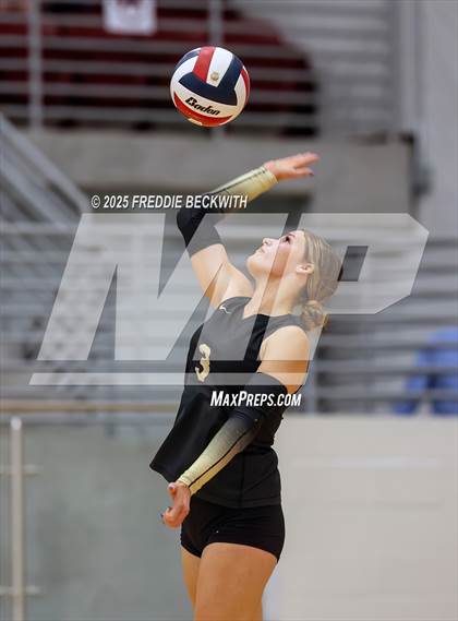 Thumbnail 1 in Gunter vs. Whitesboro (UIL 3A Volleyball Area Playoff) photogallery.