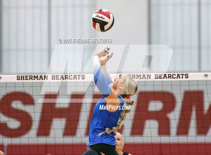 Thumbnail 3 in Gunter vs. Whitesboro (UIL 3A Volleyball Area Playoff) photogallery.