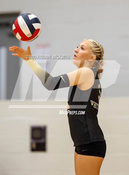 Thumbnail 1 in Gunter vs. Whitesboro (UIL 3A Volleyball Area Playoff) photogallery.