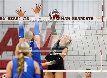 Thumbnail 3 in Gunter vs. Whitesboro (UIL 3A Volleyball Area Playoff) photogallery.