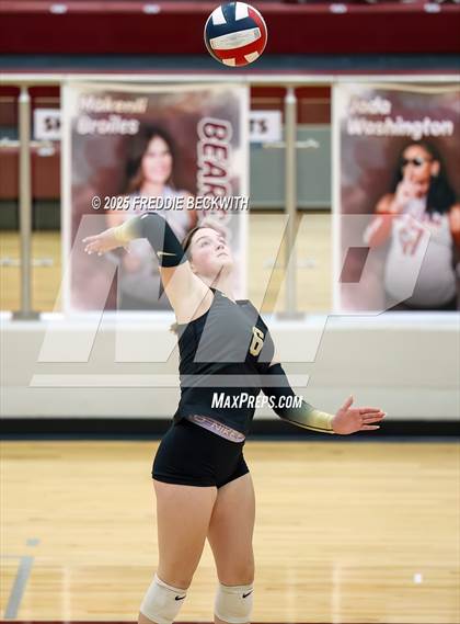 Thumbnail 2 in Gunter vs. Whitesboro (UIL 3A Volleyball Area Playoff) photogallery.