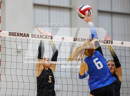 Thumbnail 3 in Gunter vs. Whitesboro (UIL 3A Volleyball Area Playoff) photogallery.