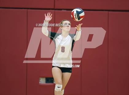 Thumbnail 3 in Gunter vs. Whitesboro (UIL 3A Volleyball Area Playoff) photogallery.