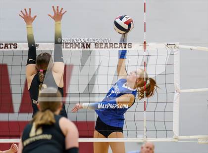 Thumbnail 3 in Gunter vs. Whitesboro (UIL 3A Volleyball Area Playoff) photogallery.