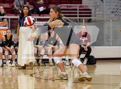 Thumbnail 1 in Gunter vs. Whitesboro (UIL 3A Volleyball Area Playoff) photogallery.