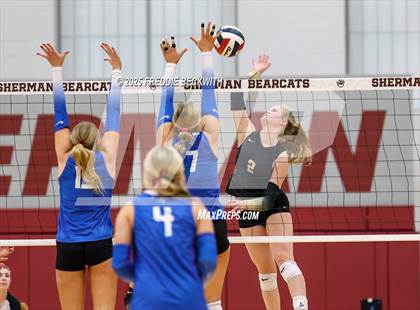 Thumbnail 1 in Gunter vs. Whitesboro (UIL 3A Volleyball Area Playoff) photogallery.