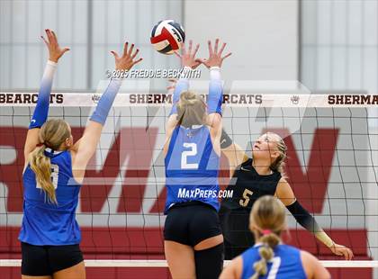 Thumbnail 2 in Gunter vs. Whitesboro (UIL 3A Volleyball Area Playoff) photogallery.