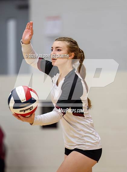 Thumbnail 3 in Gunter vs. Whitesboro (UIL 3A Volleyball Area Playoff) photogallery.