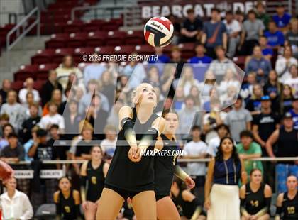 Thumbnail 3 in Gunter vs. Whitesboro (UIL 3A Volleyball Area Playoff) photogallery.