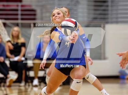 Thumbnail 1 in Gunter vs. Whitesboro (UIL 3A Volleyball Area Playoff) photogallery.