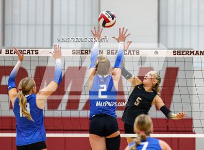 Thumbnail 3 in Gunter vs. Whitesboro (UIL 3A Volleyball Area Playoff) photogallery.