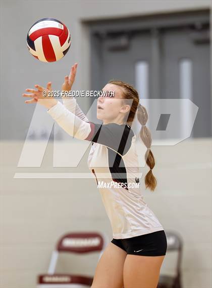 Thumbnail 2 in Gunter vs. Whitesboro (UIL 3A Volleyball Area Playoff) photogallery.