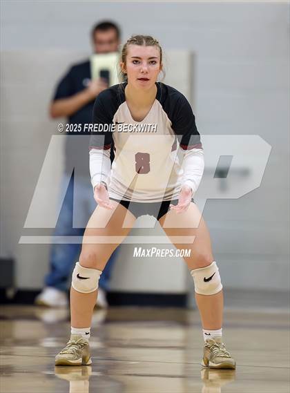 Thumbnail 1 in Gunter vs. Whitesboro (UIL 3A Volleyball Area Playoff) photogallery.