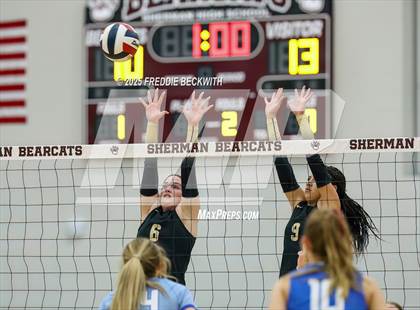 Thumbnail 2 in Gunter vs. Whitesboro (UIL 3A Volleyball Area Playoff) photogallery.