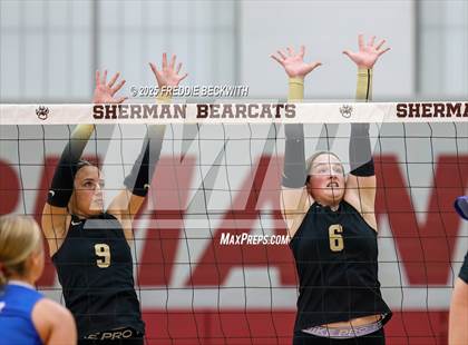 Thumbnail 3 in Gunter vs. Whitesboro (UIL 3A Volleyball Area Playoff) photogallery.