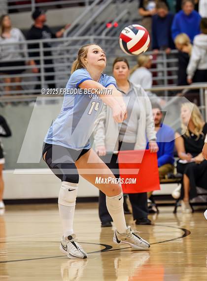 Thumbnail 2 in Gunter vs. Whitesboro (UIL 3A Volleyball Area Playoff) photogallery.