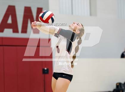 Thumbnail 1 in Gunter vs. Whitesboro (UIL 3A Volleyball Area Playoff) photogallery.