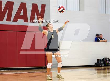 Thumbnail 3 in Gunter vs. Whitesboro (UIL 3A Volleyball Area Playoff) photogallery.