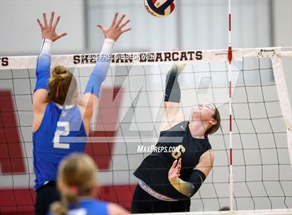 Thumbnail 3 in Gunter vs. Whitesboro (UIL 3A Volleyball Area Playoff) photogallery.