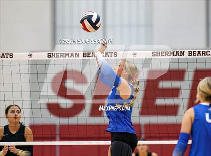 Thumbnail 3 in Gunter vs. Whitesboro (UIL 3A Volleyball Area Playoff) photogallery.