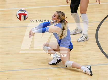 Thumbnail 1 in Gunter vs. Whitesboro (UIL 3A Volleyball Area Playoff) photogallery.