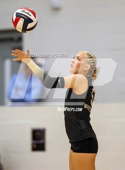 Thumbnail 3 in Gunter vs. Whitesboro (UIL 3A Volleyball Area Playoff) photogallery.