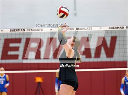 Thumbnail 2 in Gunter vs. Whitesboro (UIL 3A Volleyball Area Playoff) photogallery.