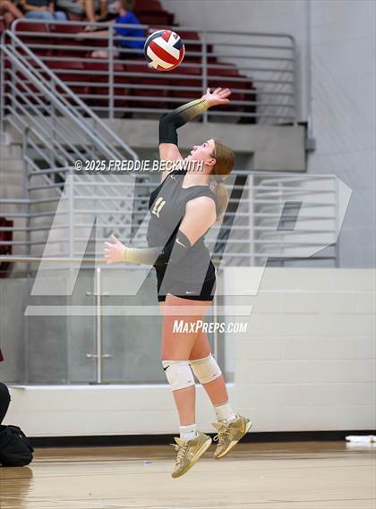 Thumbnail 1 in Gunter vs. Whitesboro (UIL 3A Volleyball Area Playoff) photogallery.