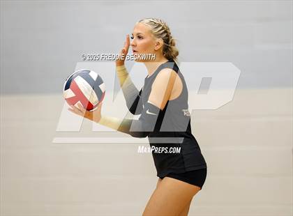 Thumbnail 3 in Gunter vs. Whitesboro (UIL 3A Volleyball Area Playoff) photogallery.