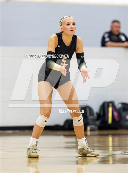 Thumbnail 1 in Gunter vs. Whitesboro (UIL 3A Volleyball Area Playoff) photogallery.
