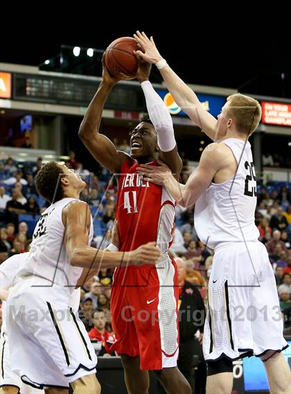 Thumbnail 3 in Mater Dei vs. Archbishop Mitty (CIF State Open Division Final) photogallery.