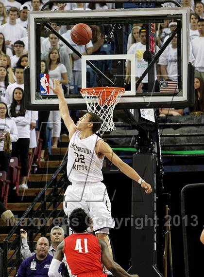 Thumbnail 2 in Mater Dei vs. Archbishop Mitty (CIF State Open Division Final) photogallery.
