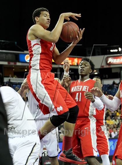 Thumbnail 1 in Mater Dei vs. Archbishop Mitty (CIF State Open Division Final) photogallery.