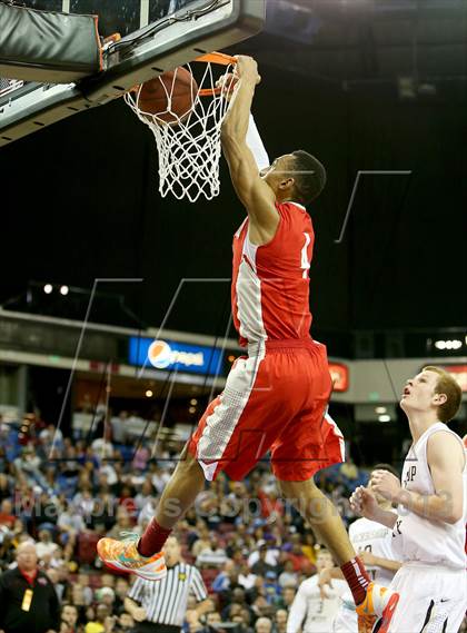 Thumbnail 2 in Mater Dei vs. Archbishop Mitty (CIF State Open Division Final) photogallery.