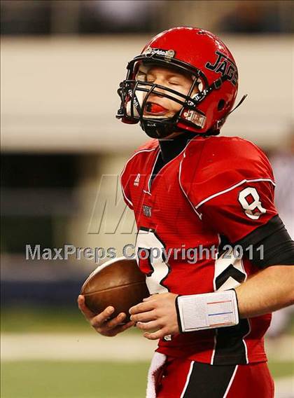 Thumbnail 1 in Horn vs. Rowlett (5A Region 2 Division 2 Area Playoff ) photogallery.