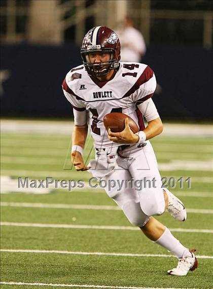 Thumbnail 3 in Horn vs. Rowlett (5A Region 2 Division 2 Area Playoff ) photogallery.