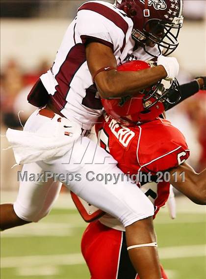 Thumbnail 3 in Horn vs. Rowlett (5A Region 2 Division 2 Area Playoff ) photogallery.