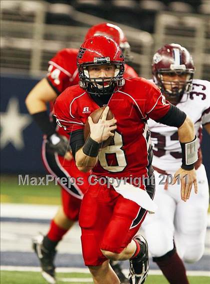 Thumbnail 3 in Horn vs. Rowlett (5A Region 2 Division 2 Area Playoff ) photogallery.
