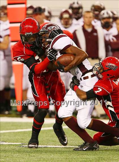 Thumbnail 3 in Horn vs. Rowlett (5A Region 2 Division 2 Area Playoff ) photogallery.