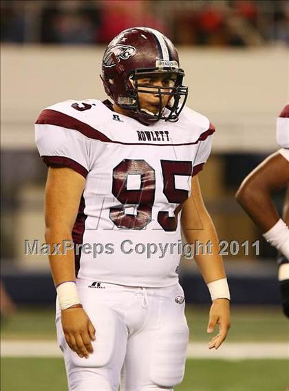 Thumbnail 3 in Horn vs. Rowlett (5A Region 2 Division 2 Area Playoff ) photogallery.