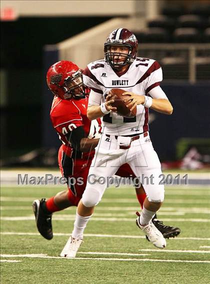 Thumbnail 2 in Horn vs. Rowlett (5A Region 2 Division 2 Area Playoff ) photogallery.